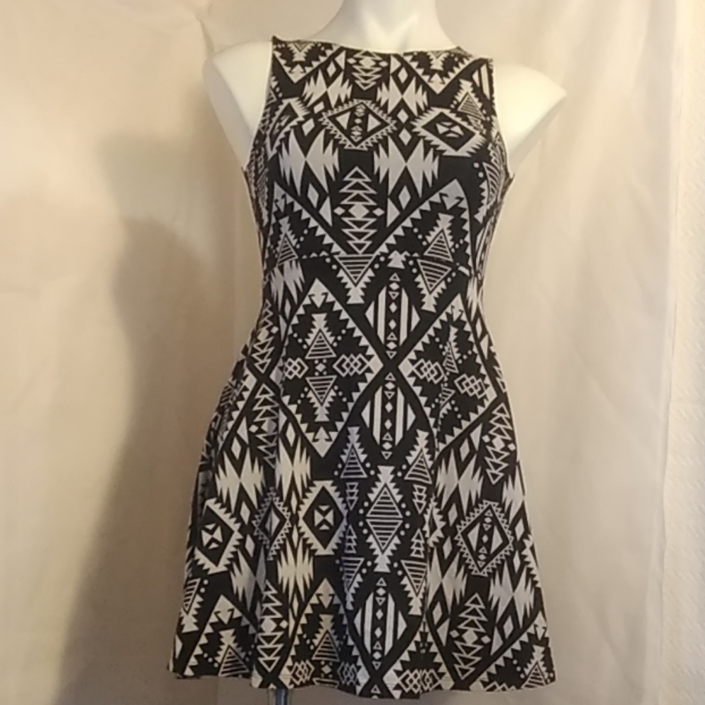 0pen Back Stretch Tribal Print Summer Dress